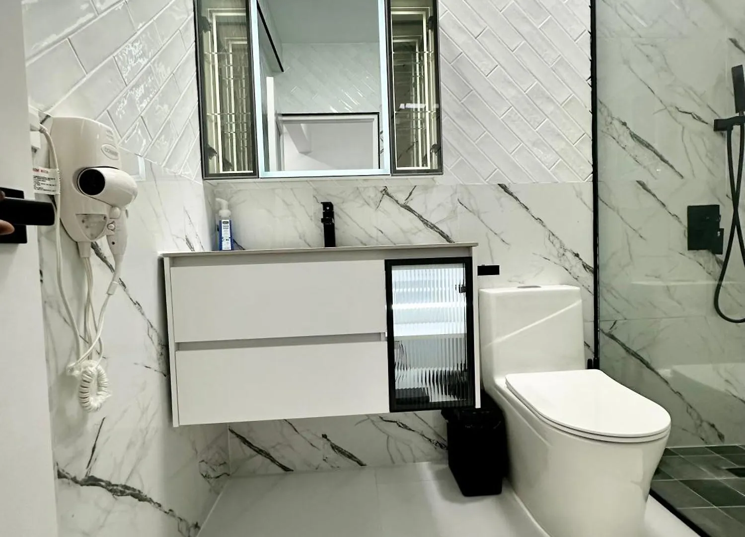 Wymering Suite - Modern 2Br Suite In New Kingston